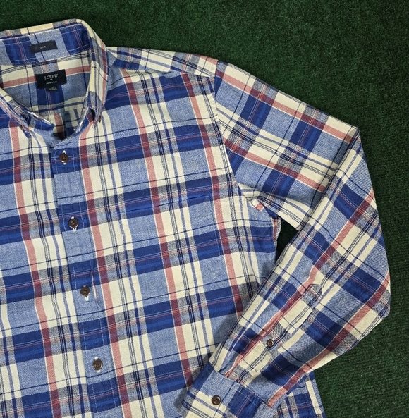 J. Crew | 100% Hand Spun Cotton Slim Fit Plaid Flannel Button Down Mens Shirt - Picture 5 of 15